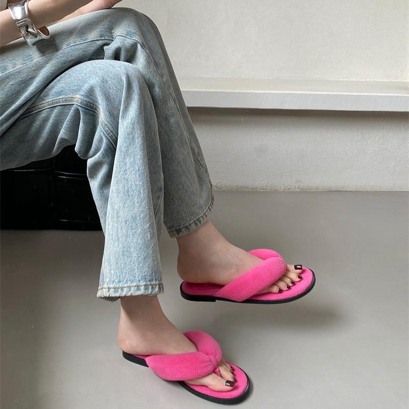 Flat flip-flops women's shoes 2025 new design sense niche leopard print pinch foot vacation beach cool slippers women's shoes