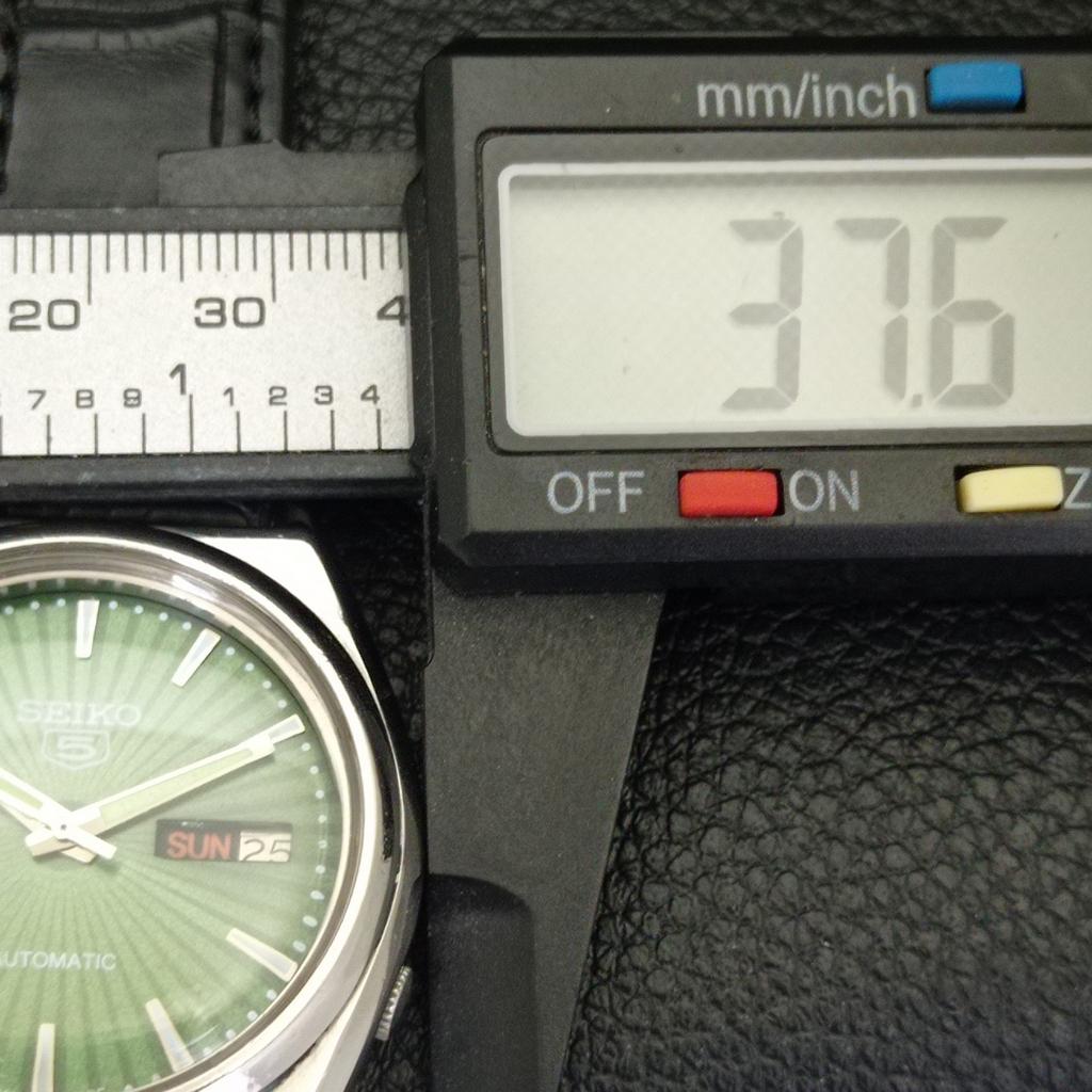 Seiko 5 AUTOMATIC VINTAGE 7009A JAPAN MENS GREEN COLOR DIAL WATCH A701222-5 R206a-a701222