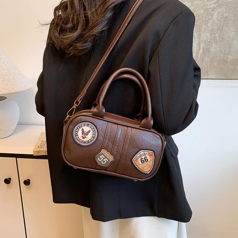 Niche high-end commuter leisure small square bag 2025 new fashionable and versatile design simple portable messenger bag