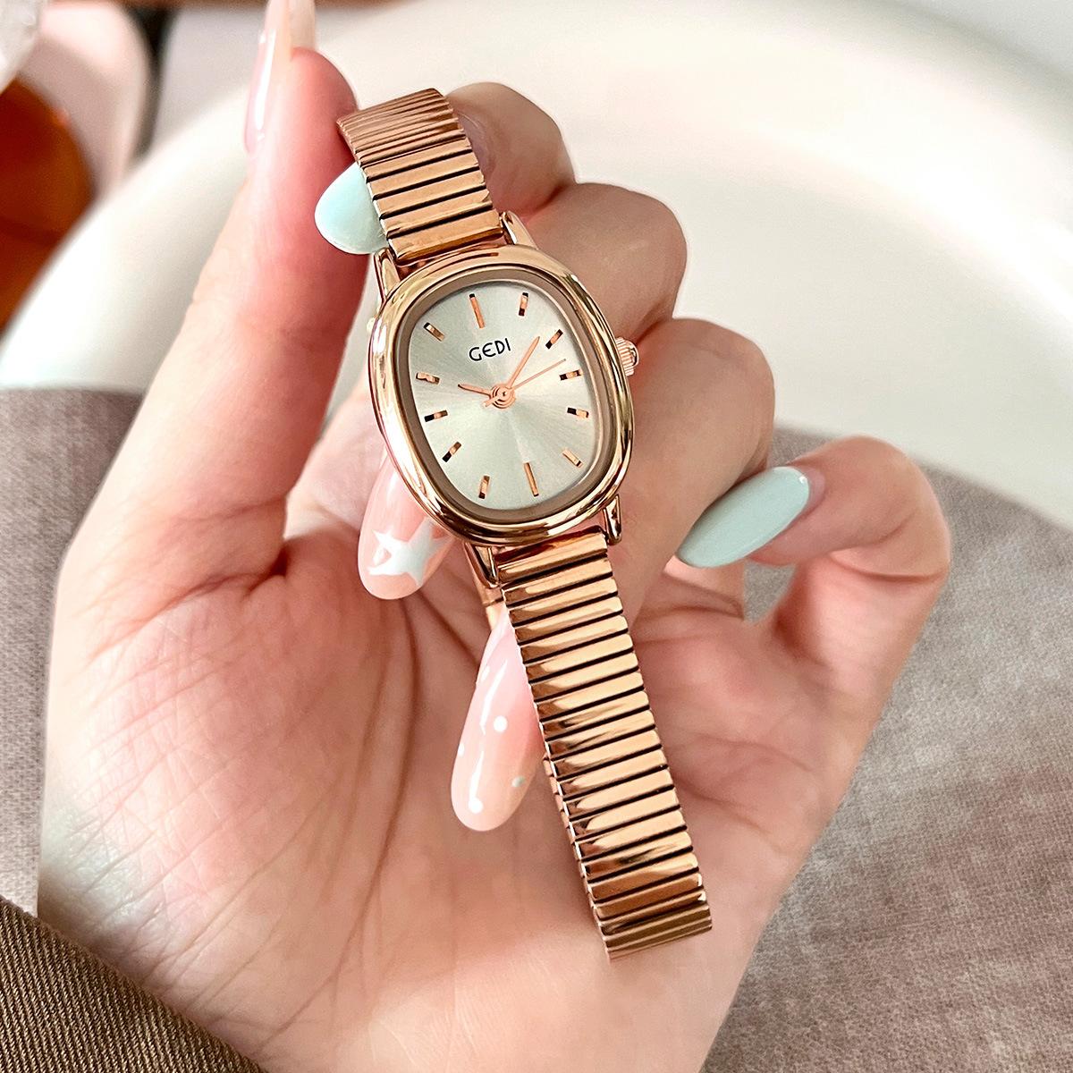 Fashion Accessorie Women's Pearl White Oval Small Watch Niche Minimalist Design Cold Wind Exquisite Quartz Watch Retro Green