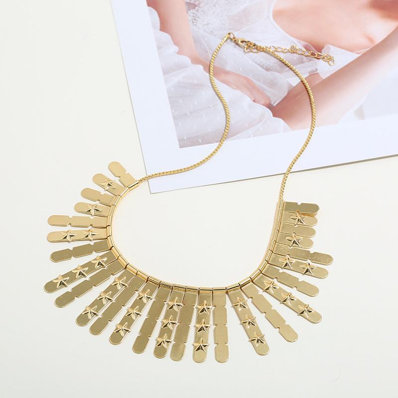Contemporary European Style Metal Pendant Necklace For Travel And Gift