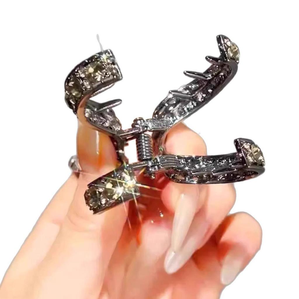 High-End V-Shaped High Ponytail Claw Clip for Bun Fixation & New Hairstyles