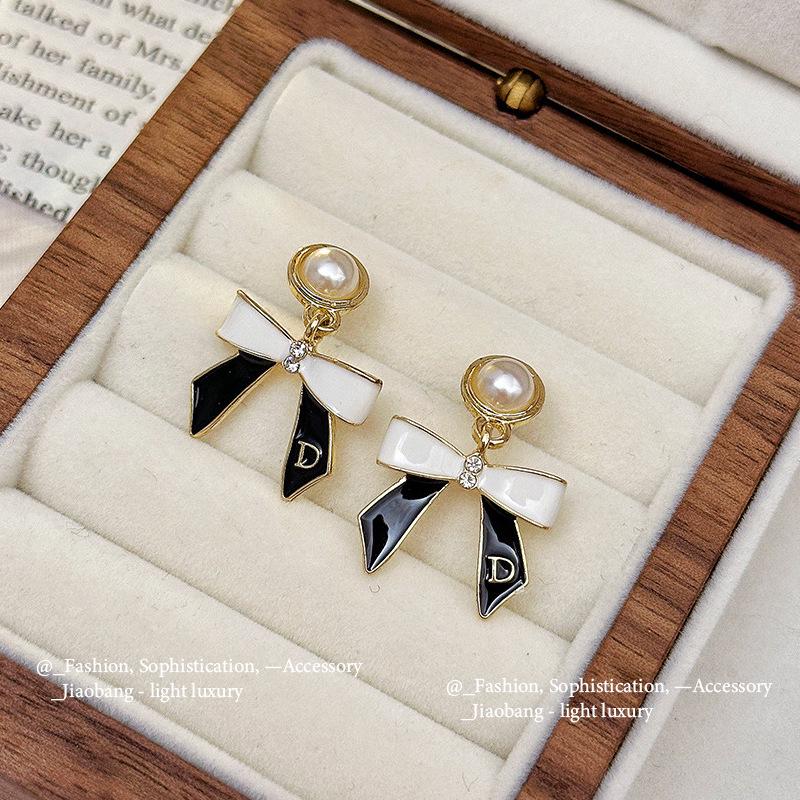 Elegant Black Diamond Silver Needle Earrings: High-End, Fashionable, Versatile Luxury