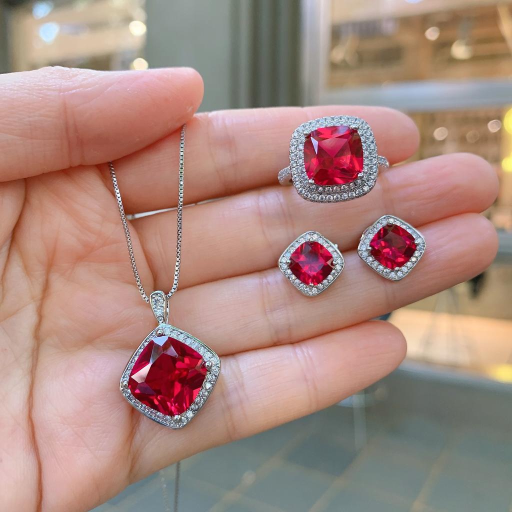 Jewelry Simulation Red Corundum Pendant 12 * 12 Red Treasure Ring 10 * 10 Princess Square Earrings 8 * 8 Set