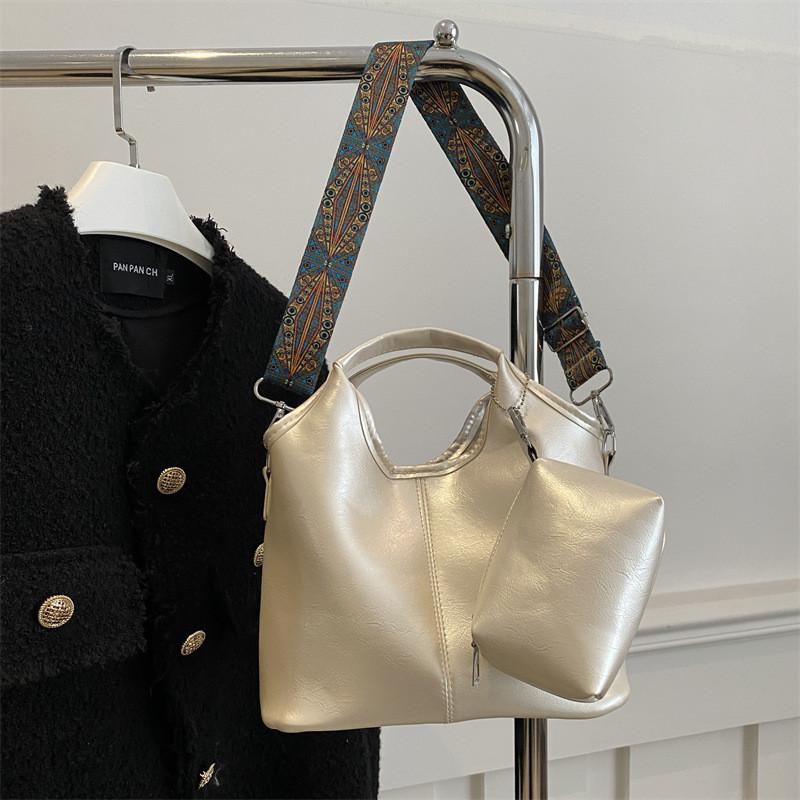 Stylish Large Capacity Bucket Bag For Women With Beautiful Design Versatile Handbag