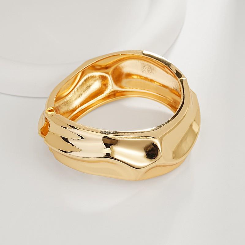Interlocking Ring Open Bangle - European & American Light Luxury Design for Women