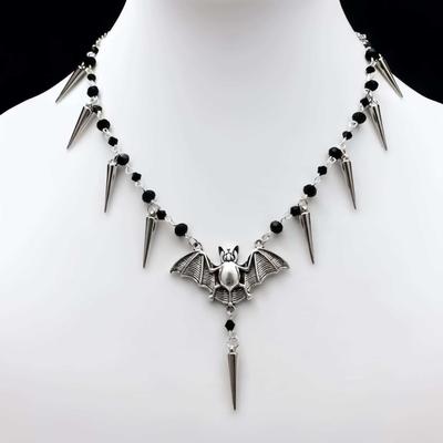Gargantilla Gótica de Perla en Forma de Lágrima con Colgante de Murciélago para Halloween.