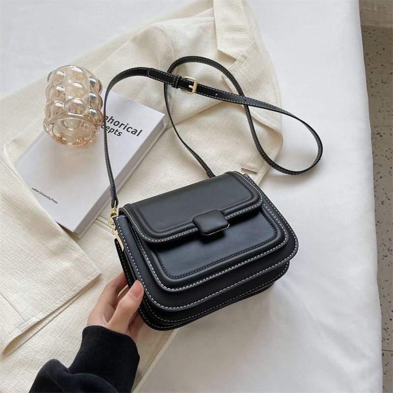 Chic Versatile Women's Shoulder Bag Small Crossbody Purse Elegant Design In Various Colors
