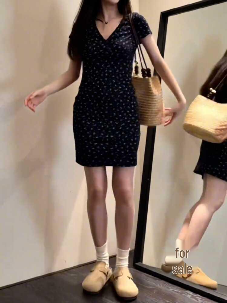 Women's Elegant Korean-Style Bodycon Dress - Dark Blue Floral, Short-Sleeve, Crew Neck, Long Skirt