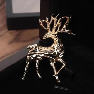 1 Pcs Mini Exquisite Golden Christmas Deer Animal Clothes Brooch Men and Women Clothing Hundred Matching Accessories