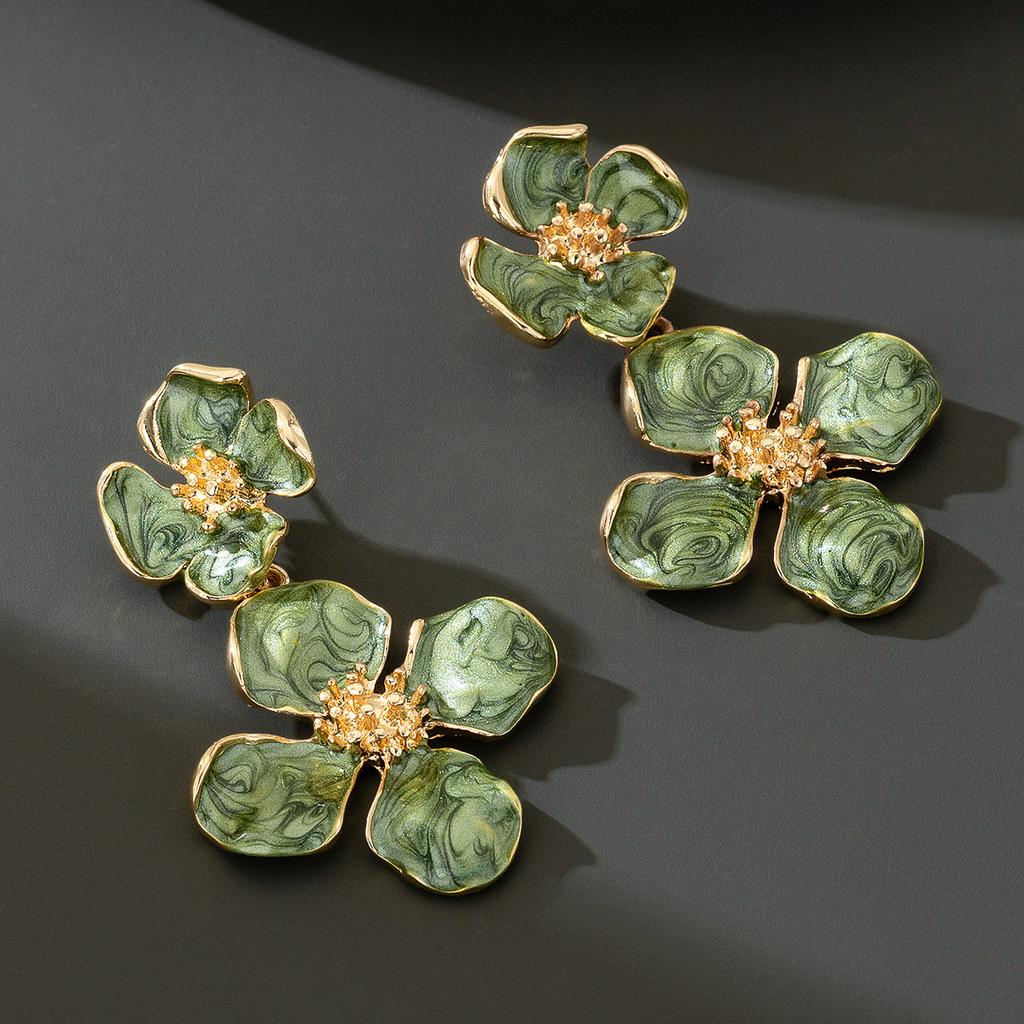 Atmospheric Green Oil-drop Flower Necklace and Earrings Set