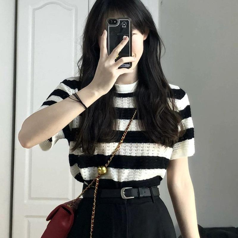 

Модная вязаная футболка с коротким рукавом, в полоску с принтом, женский свитер, летняя тонкая, элегантная, свободная, повседневная, простая офисная футболка, женские рубашки с вырезами One Size