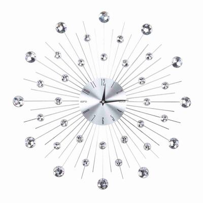 Funkelnde, glitzernde Wanduhr in Metallic-Silber für Wohnzimmer und Büro(Silberner Strass)
