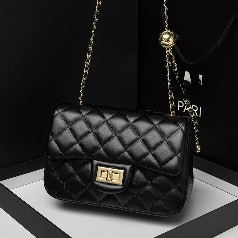 Bolso ligero de lujo para mujer, pequeño bolso con cadena y aroma a perfume, bolso bandolera de alta calidad para debajo del brazo.