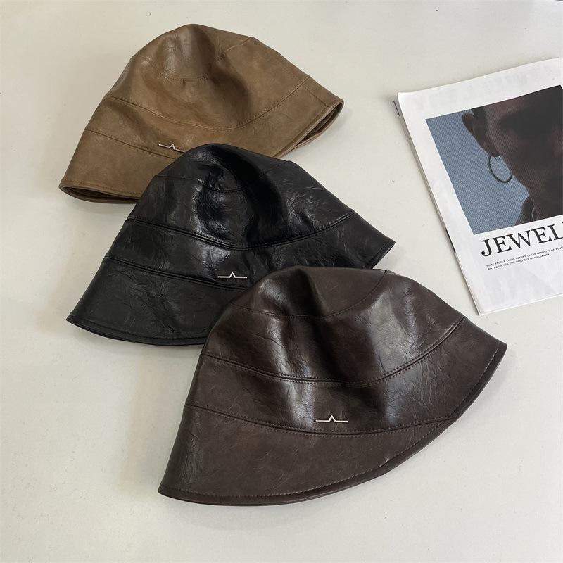 

Metal small standard PU leather fisherman s hat, children s spring and autumn travel sense shows a small face, versatile plain basin hat M（56-58cm） темно-коричневого кольору