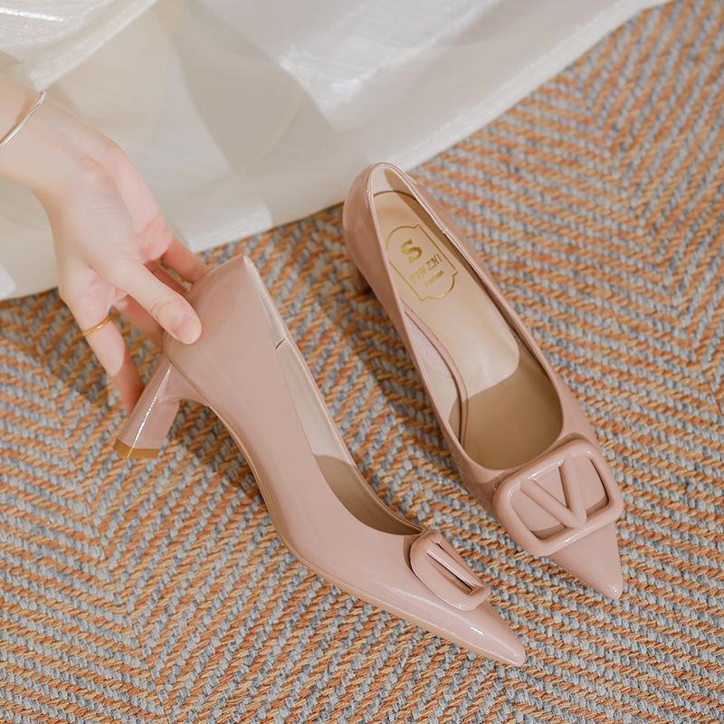 

Sheepskin pointed high heels women s thick heels nude patent leather spring versatile temperament single shoes 34 чёрный