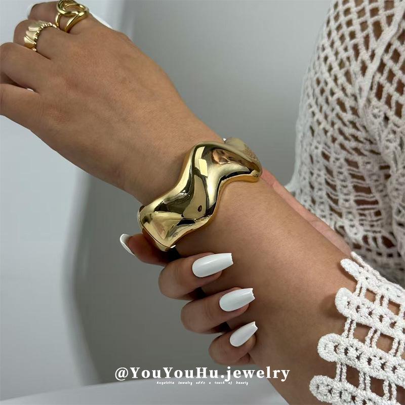 European & American Asymmetrical Glossy Fashion Bracelet with Curved Design