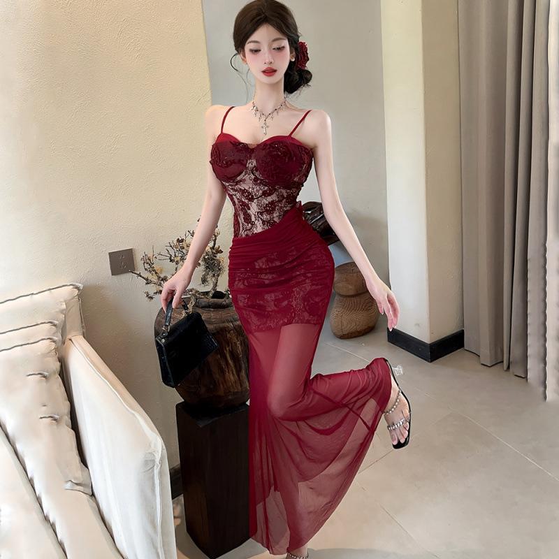Sinnliches rotes Spitzen-Taillenbetonendes Camisole Abendkleid