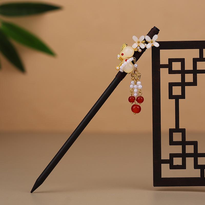 Vintage-Style Ebony Imitation Hairpin with Tassels and Wooden Step-Shaking Design for Hanfu and Ancient Costume Accessories