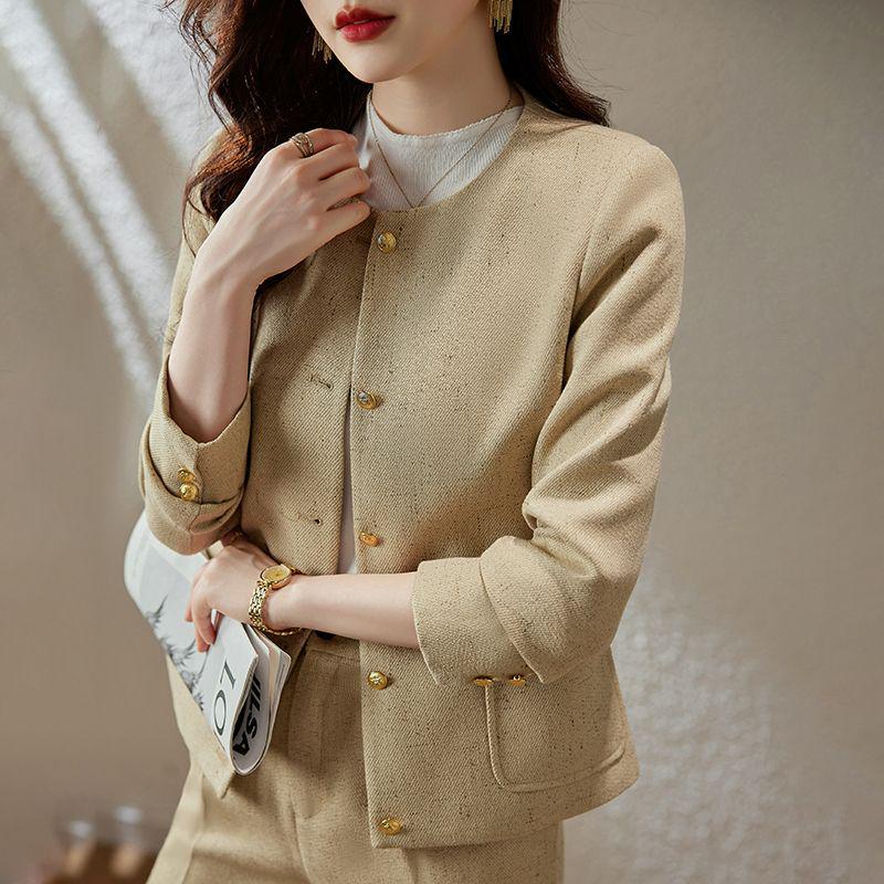 Women's Spring 2024 Versatile Slim Fit Two-Piece Blazer Suit - Crew Neck, High-End Commute Fashion with a Touch of Elegance.