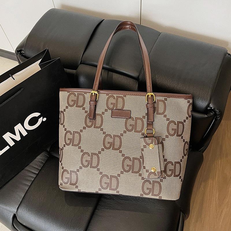 Commuter Bag Going Out Large-capacity Shoulder Bag Women's 2026 New Model, Light Luxury High-end Tote Bag Underarm Bag