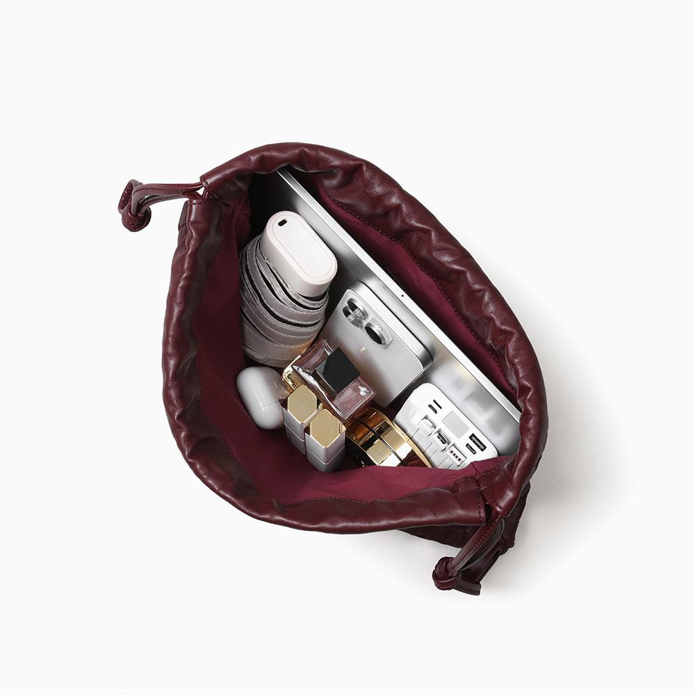 Sheepskin woven bag high-end hand-woven pleated drawstring cloud bag fashion leather women's bag messenger bag