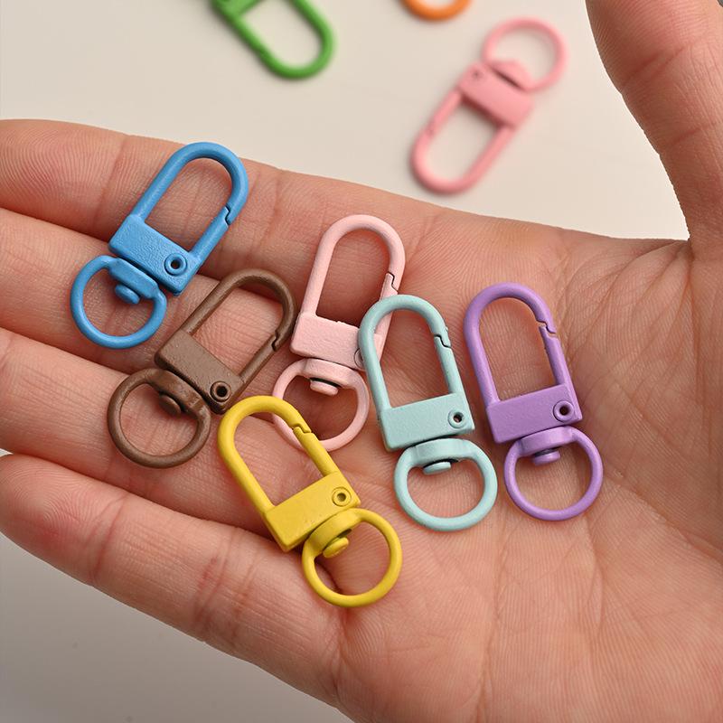 Zinc Alloy Keychain Doll with Colored Baked Paint – DIY Jewelry Accessory with 3cm Small Door Buckle