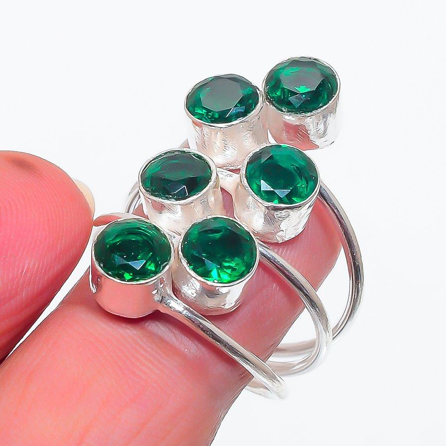 

Кольцо из серебра 925 пробы с натуральным хромдиопсидом, размер 9 U3L77