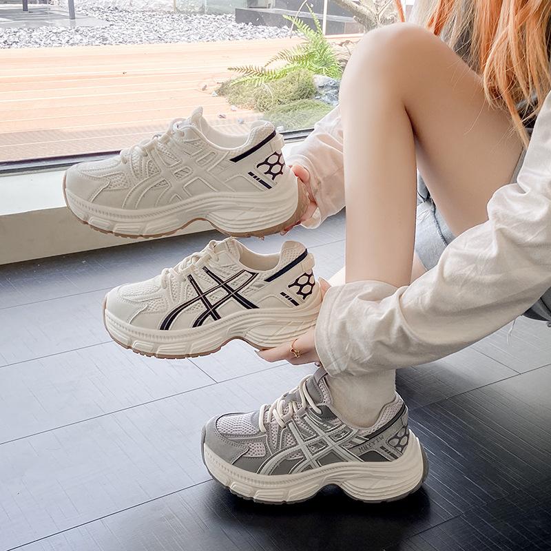 Thick-soled heightening dad shoes for women 2025 autumn new popular versatile breathable mesh super fire casual sports shoes