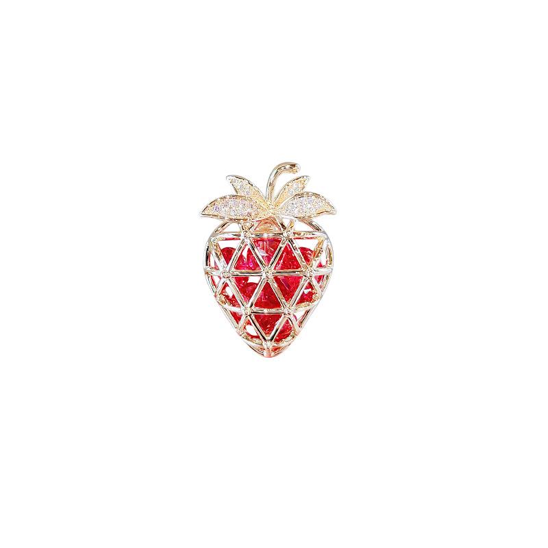 Anti-exposure Brooch High-end Sweet Strawberry Brooch for Women Gift Pin High-end Suit Accessory Small Trinket