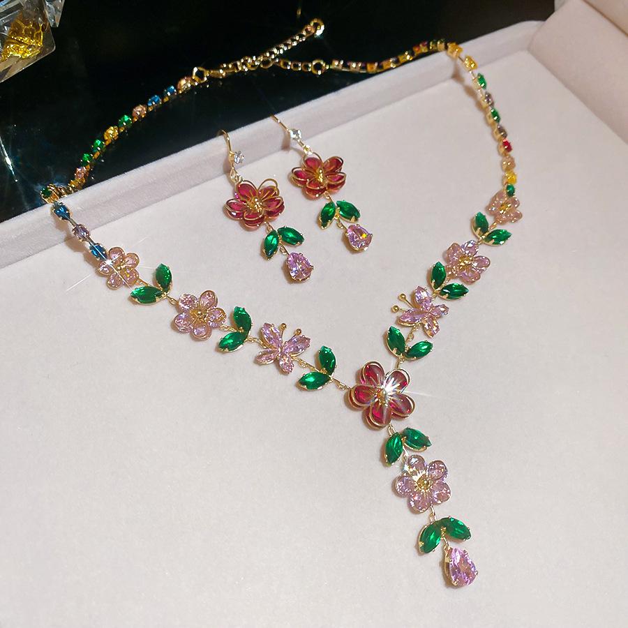 

Елегантний набір намисто та сережки з цирконом у формі метелика: Високоякісна модна біжутерія