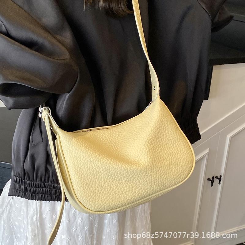 Korean Version of Niche Leisure Commuter Bag Women's 2025 New Fashion Soft-sided Messenger Bag Simple Commuter Shoulder Bag