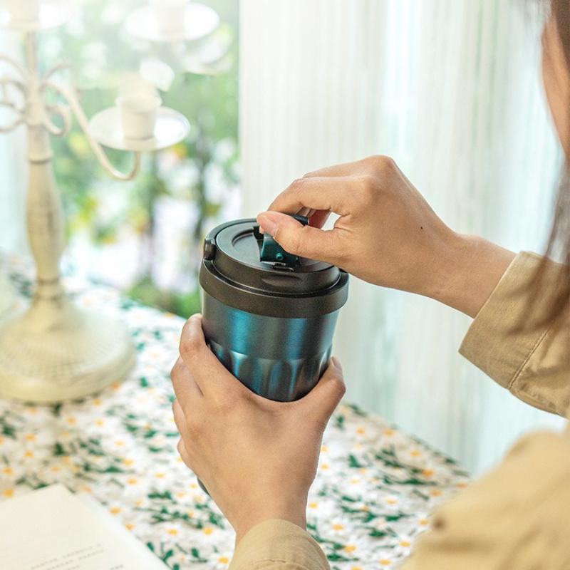 TYESO Isolierbecher im Retro-Stil, Edelstahl, isoliert, mit verstecktem Griff, ideal für Auto und Büro.