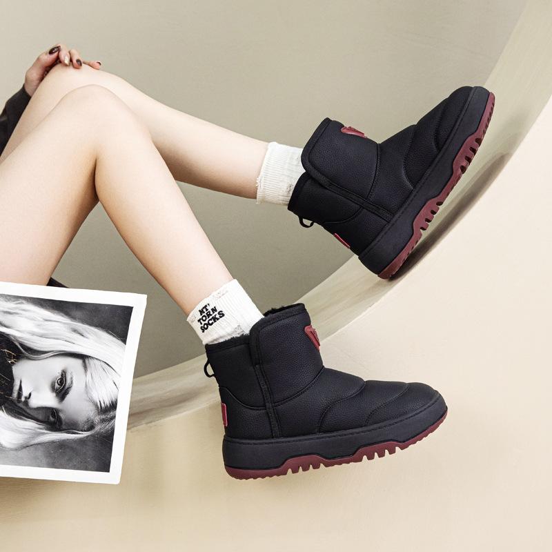 Thick Soled Snow Boots for Women In Winter with Added Fleece Thick Waterproof and Anti Slip Snow Cotton Short Boots for Women In Northeast China