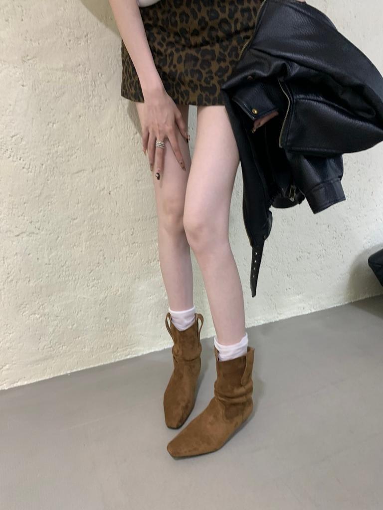 Retro spetsiga western cowboy pile boots 20025 höst och vinter nya Martin boots mångsidiga tunna stövlar