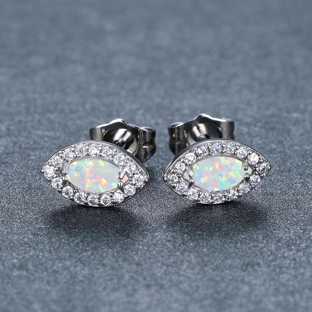 

New Retro and Trendy Style with White Borders and Full Diamond Eyes