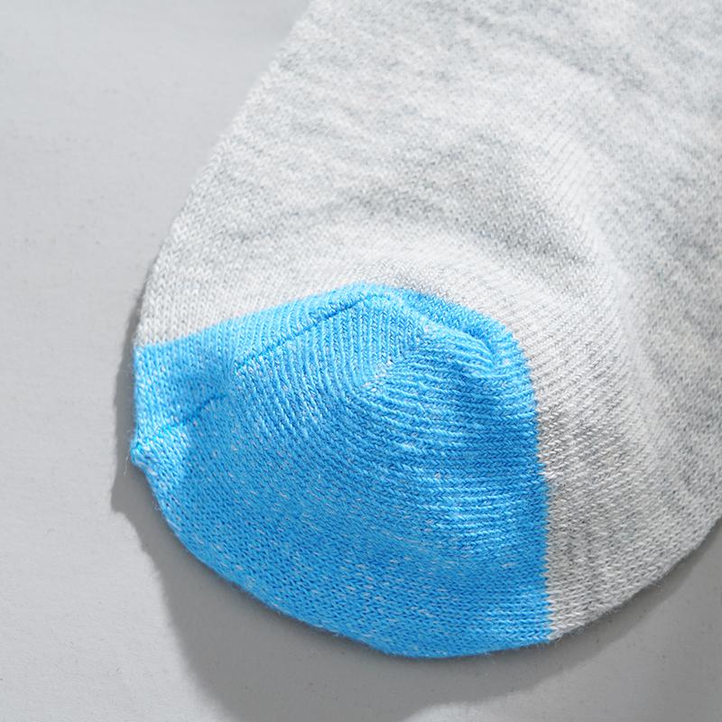 Men's Embroidered Shield Pattern Mid-tube Socks Casual Sweat-wicking Comfortable Sports Sock