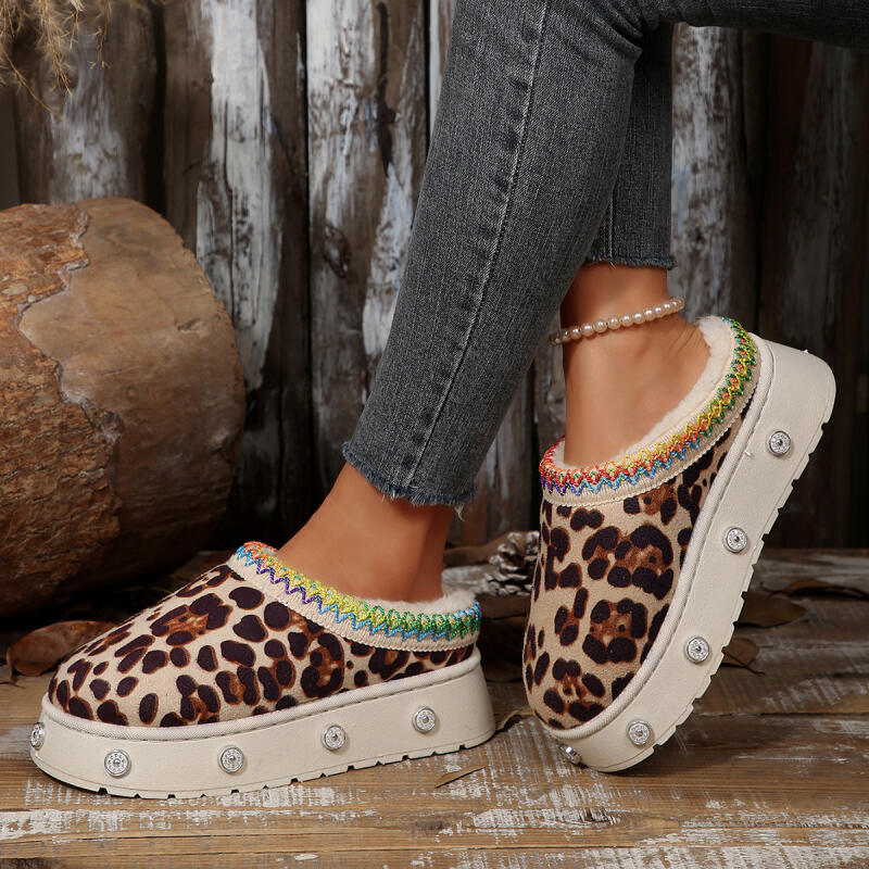 Fashion Leopard Thick Bottom Indoor Slippers For Women 2025 Winter Warm Thick Plush Home Slippers Comfort Platform Metal Rivet Slides