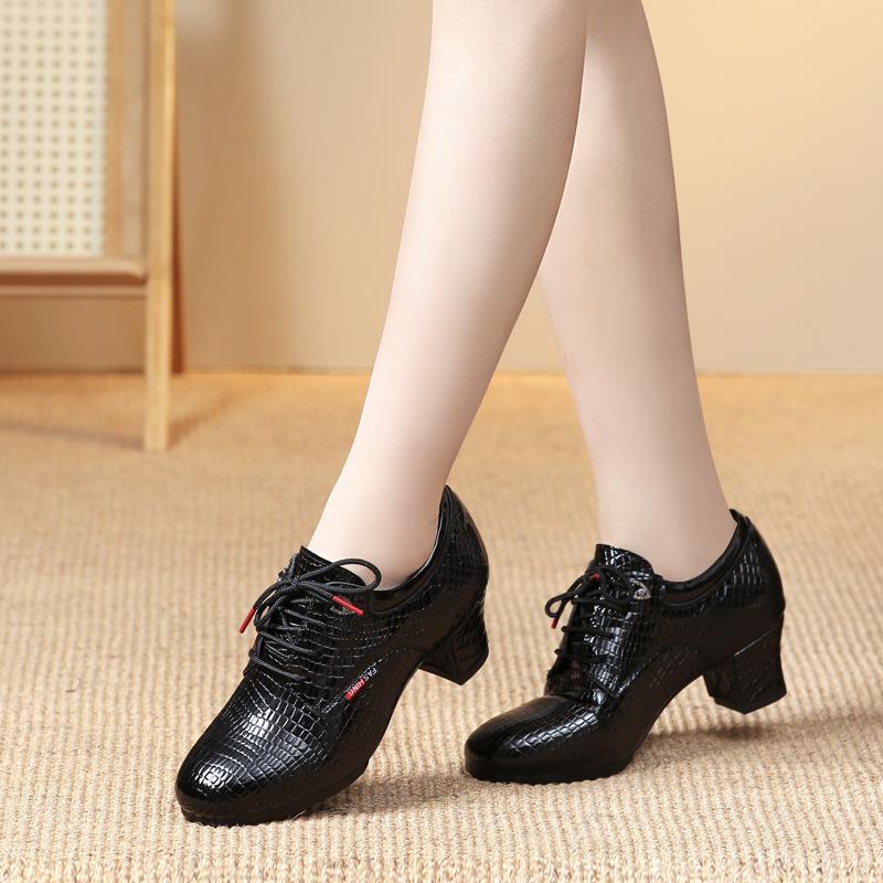 Women's soft-soled square dance Latin dance shoes Adult teacher medium heel beef tendon cloth dance shoes National standard leather women's