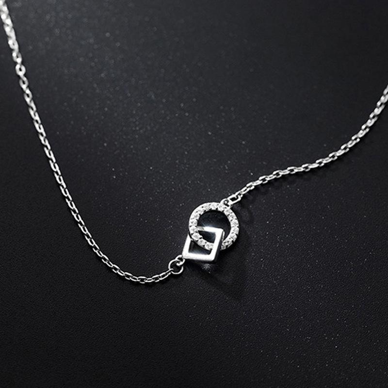 Minimalist And Unique Design Interlocking Round And Square Necklace For Women Minimalist And Understated Geometric Clavicle