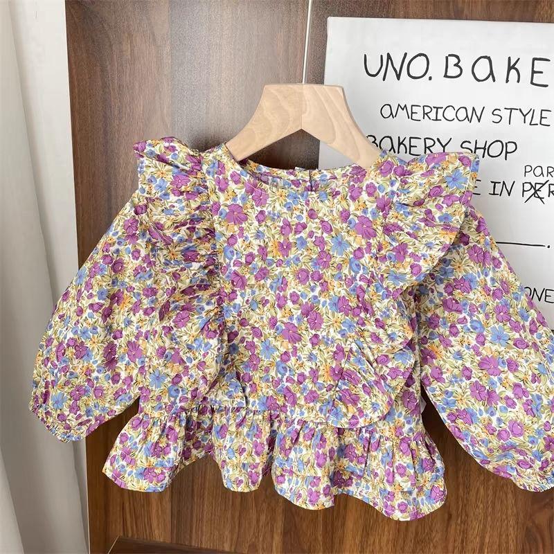 Modny zestaw koszuli w kwiaty i dżinsów z koronkowym wykończeniem dla dziewczynek na rok 2025