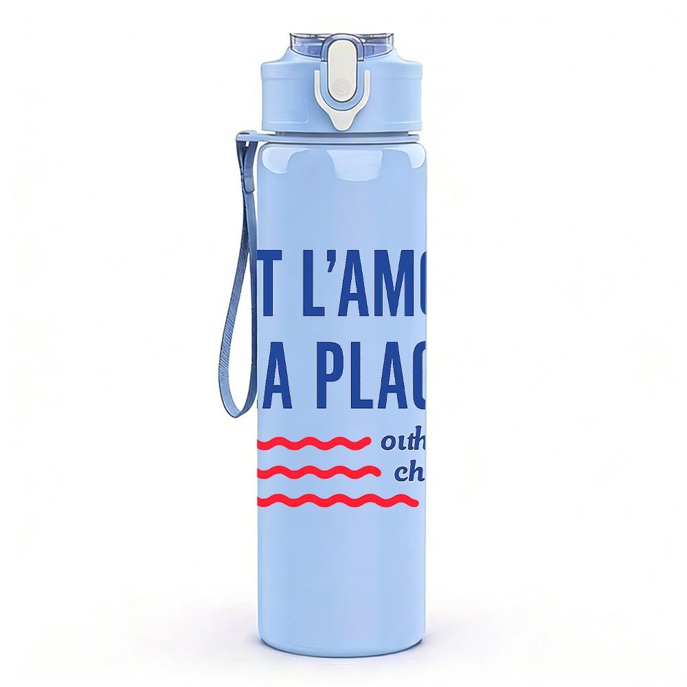 1PC C'est L'Amour A La Plage Letter 750ml Color Plastic Sports Water Bottle Leakproof Flip Straw Lid Suitable for Sports Office Home Use