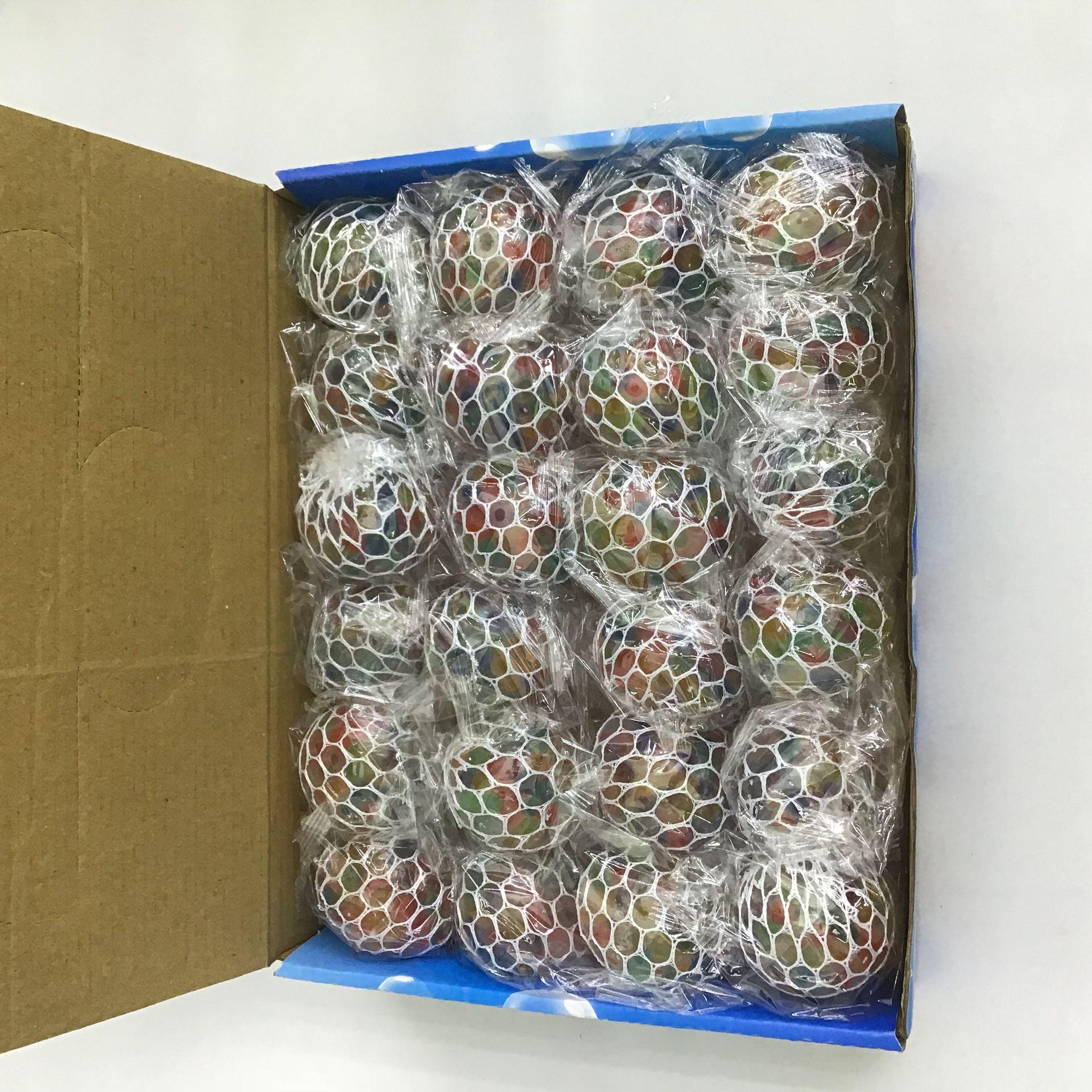 

Небьющееся яйцо с двойным желтком - забавная игрушка для розыгрыша на улице