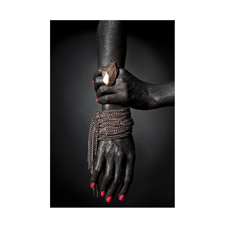 Afrikanische Frau Leinwand Wand Kunst Malerei Poster und Drucke schwarze Frau hält Gold Schmuck Bild für Wohnzimmer Home Decor