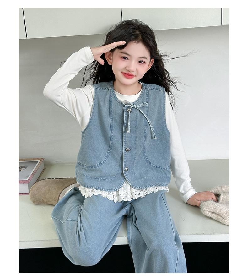 Modny jesienny trzyczęściowy zestaw denimowy dla dziewcząt z koronkową bazową koszulą i kamizelką 2025