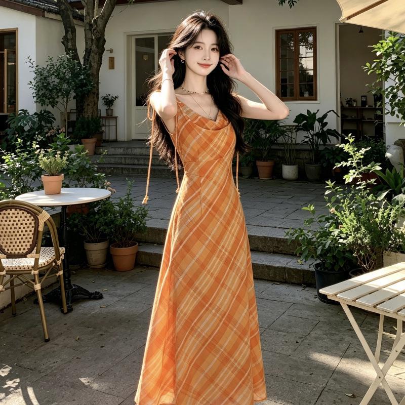 French Temperament Swinging Neck Plaid Dress Summer New Vacation Style Dating Waist Dress Women's Clothing