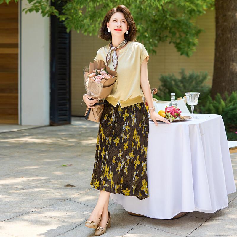 Mom's Elegant Summer Two-Piece Outfit