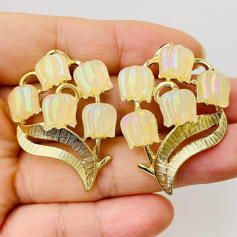 

Винтажные серьги-корсет Лунная лилия с искусственным жемчугом - Пусеты на серебряной игле с дизайном булавки в виде цветка из ленты