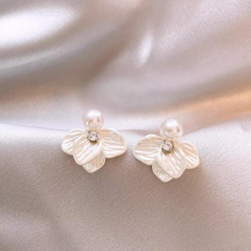 Sweet Imitation Pearl Petal Stud Earrings for Women Girls Korean-Style Temperament Flower Drop Earring Party Jewelry Accessories