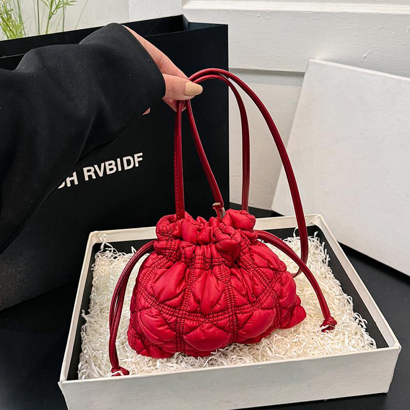 Fashion Korean Ins Pleated Cloud Tote Bag Women Solid Color Casual Simple Bubble Foo Bag Trend Soft Crossbody Bag Handbag